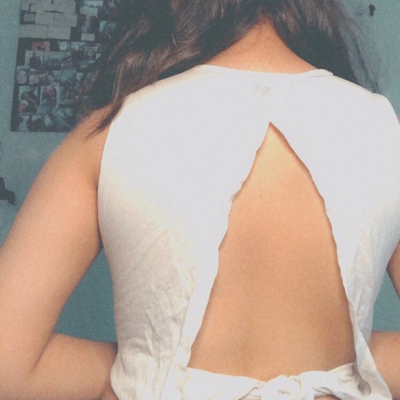 White tank top with open back - Picture 2 of 2